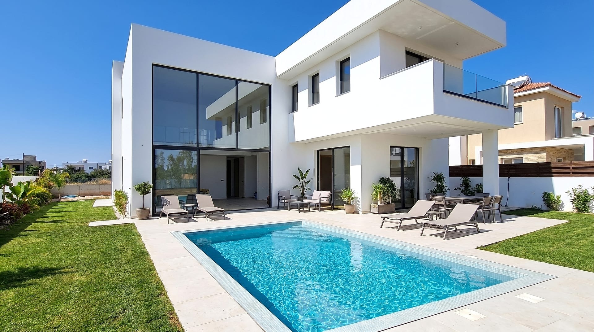 Menuiseries aluminium sur mesure — Villa privée, Rabat — Rabat